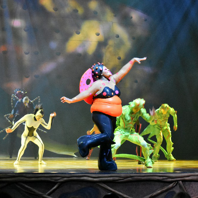 Cirque du Soleil: Один день из жизни шоу "OVO"